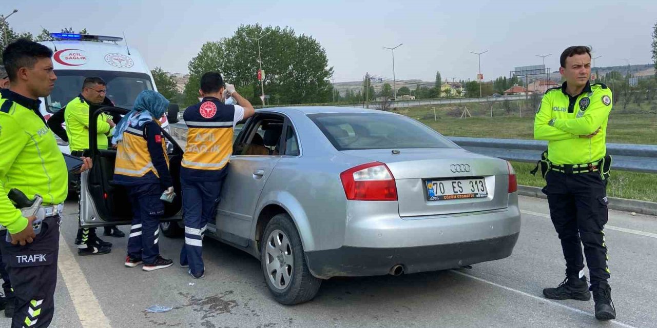 Direksiyon Başında Rahatsızlanan Sürücü Bariyerlere Çarparak Yaralandı