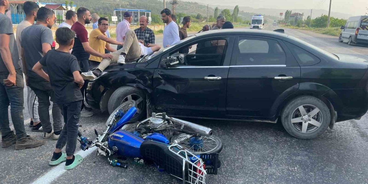 Motosiklet İle Otomobil Çarpıştı: 1 Yaralı