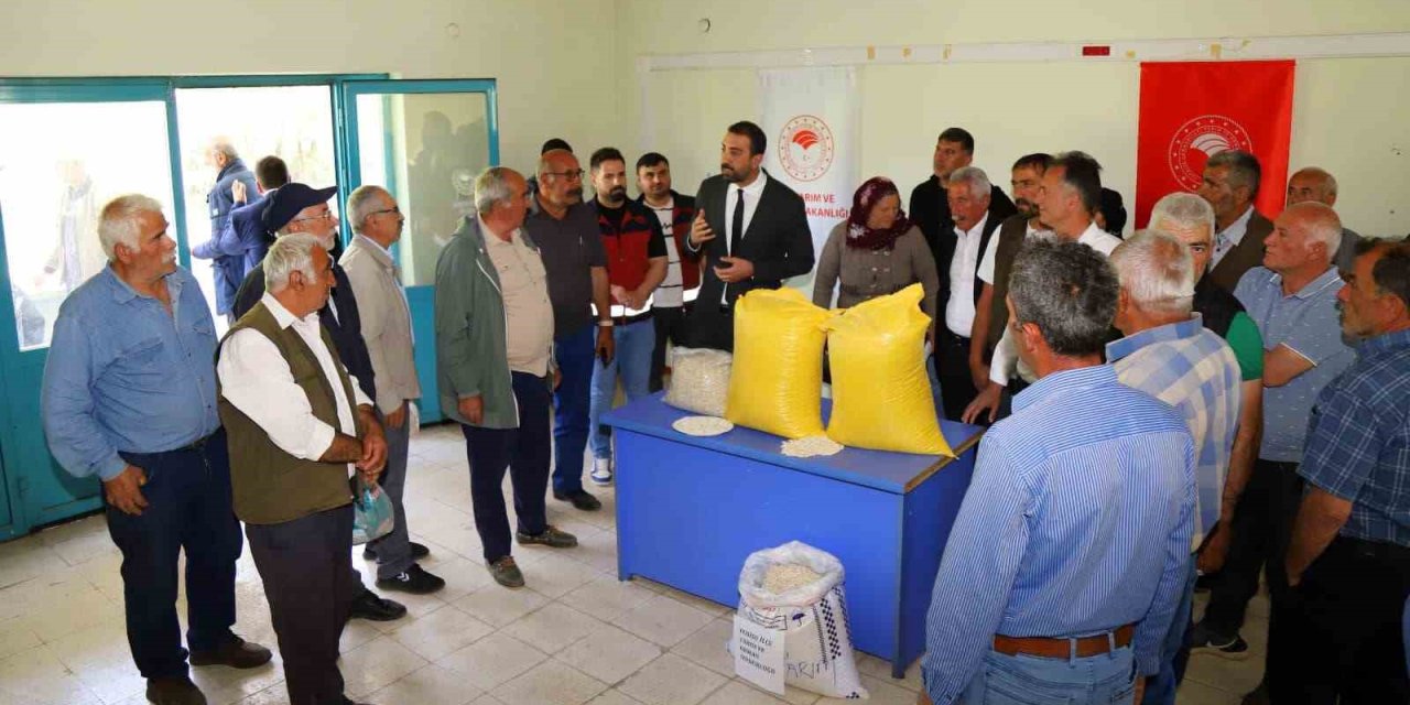 Bingöl’de Çiftçilere Hibe Destekli Horoz Kuru Fasulyesi Dağıtıldı