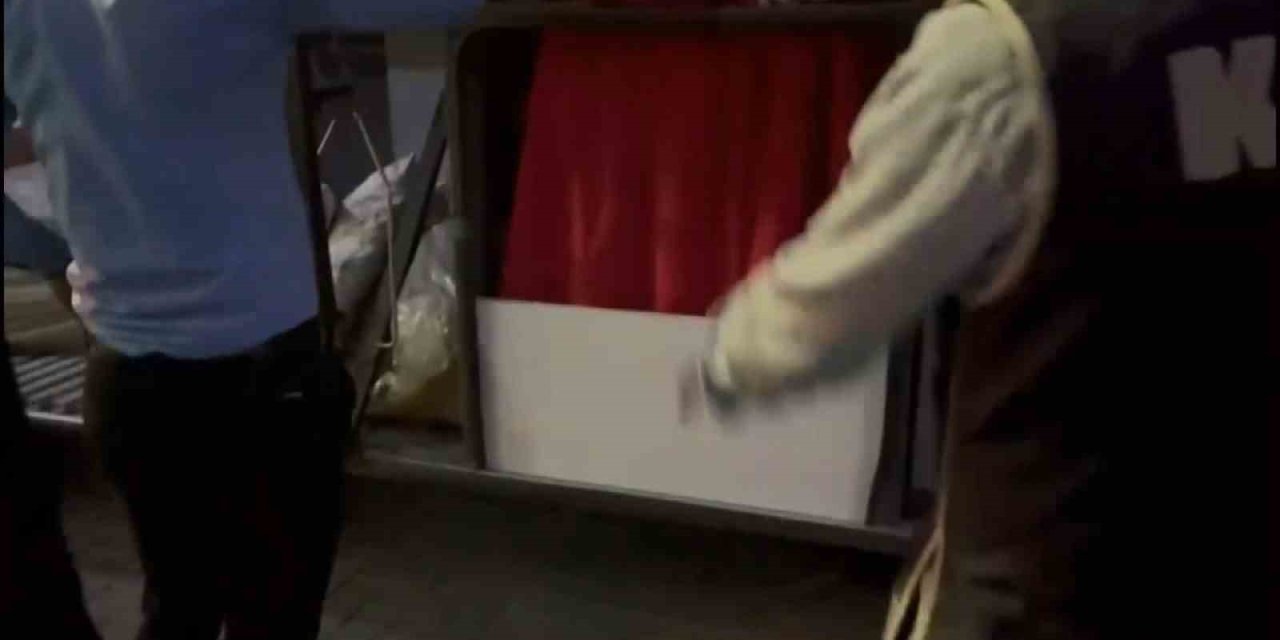 Yolcu Otobüsünün Bagajında 50 Koli Makaron Ele Geçirildi