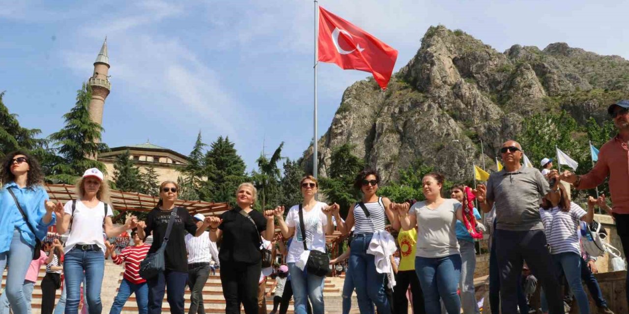 1 Mayıs Amasya’da Halaylarla Kutlandı