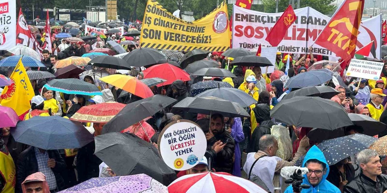 Ankara’da 1 Mayıs Sağanak Yağmur Altında Kutlandı