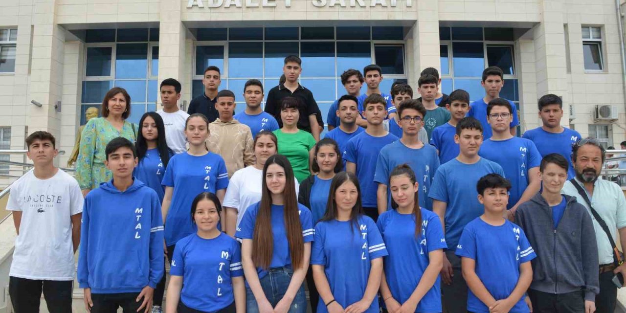 Meslek Lisesi Öğrencilerine Silifke Adliyesinde Bilgilendirme Yapıldı