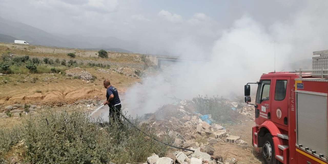 Hassa’da Çöplük Alanda Yangın Çıktı