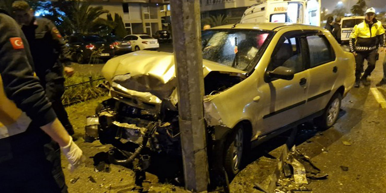 Rize'de iki otomobilin çarpıştığı kazada 4 kişi yaralandı