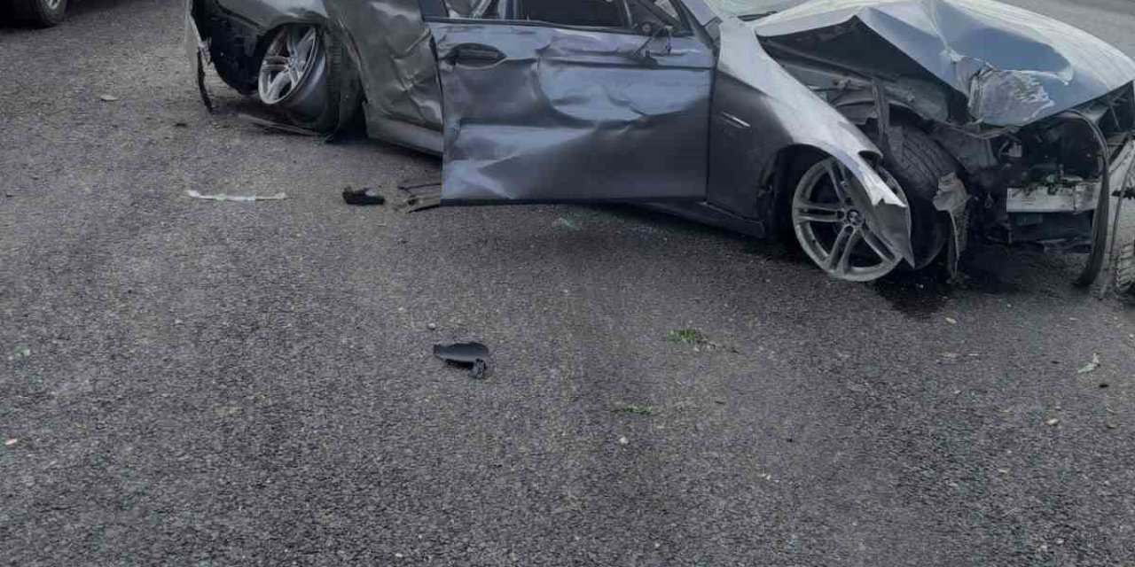 Bilecik’te Kontrolden Çıkan Araç Kaza Yaptı, 4 Kişi Yaralandı