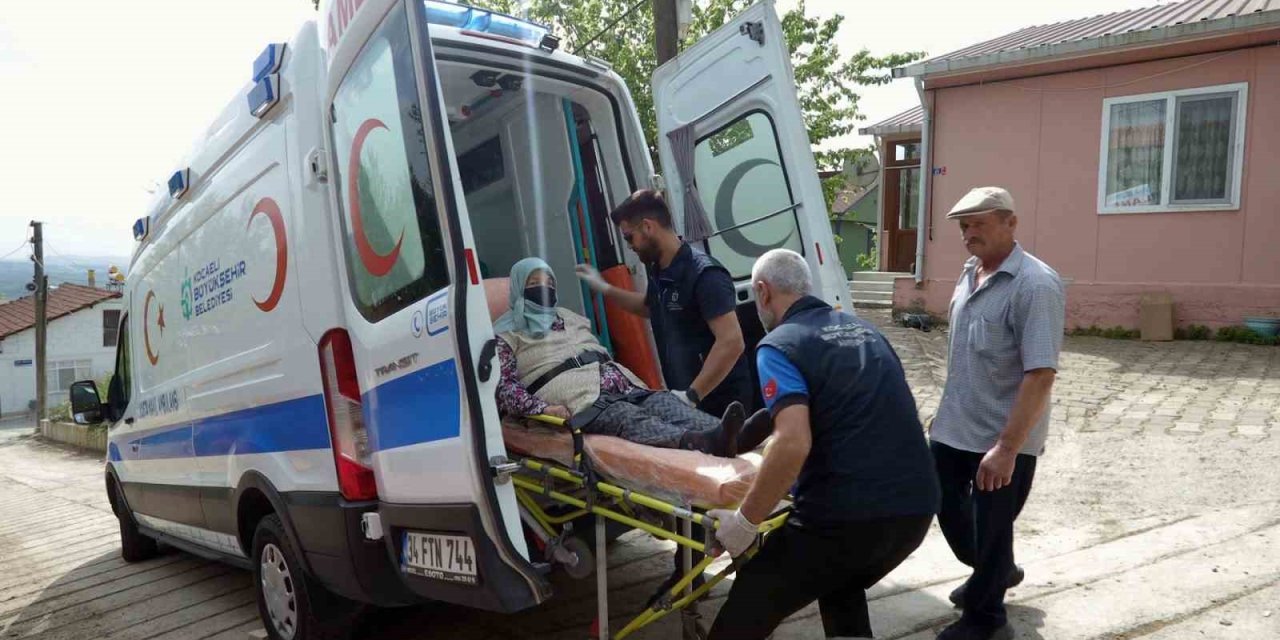 Yatalak Veya Cihaz Destekli Hastalar Her Gün Evlerinden Alınıp Tedaviye Götürülüyor