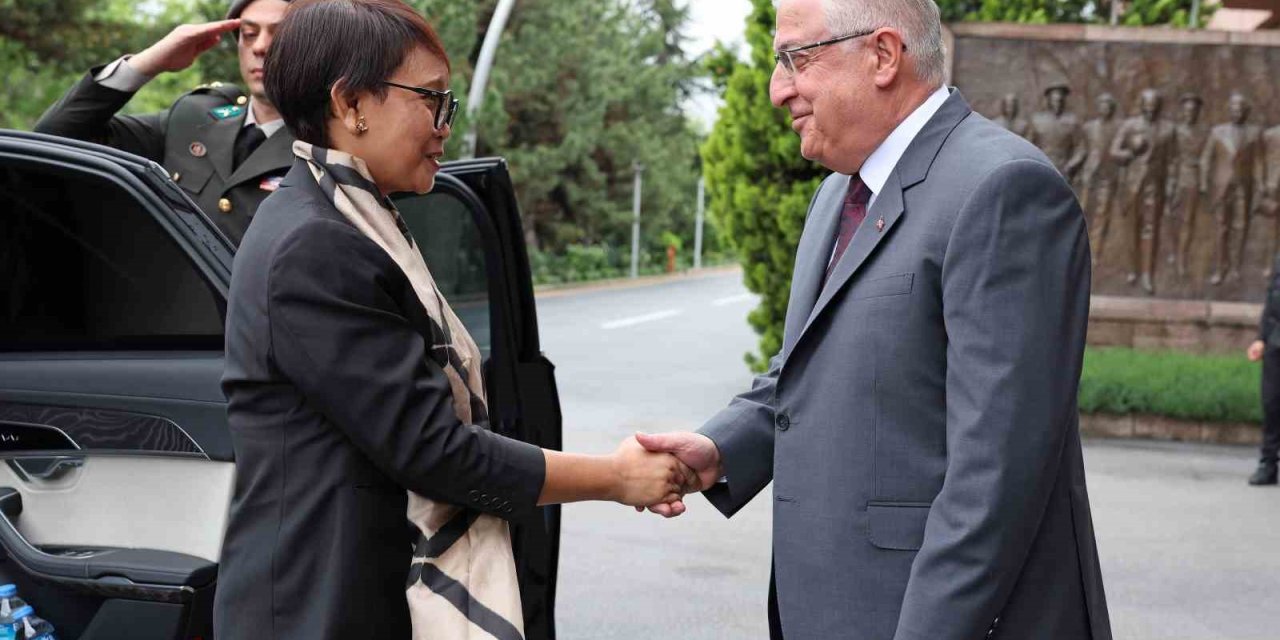 Bakan Güler, Endonezya Dışişleri Bakanı Marsudi İle Bir Araya Geldi