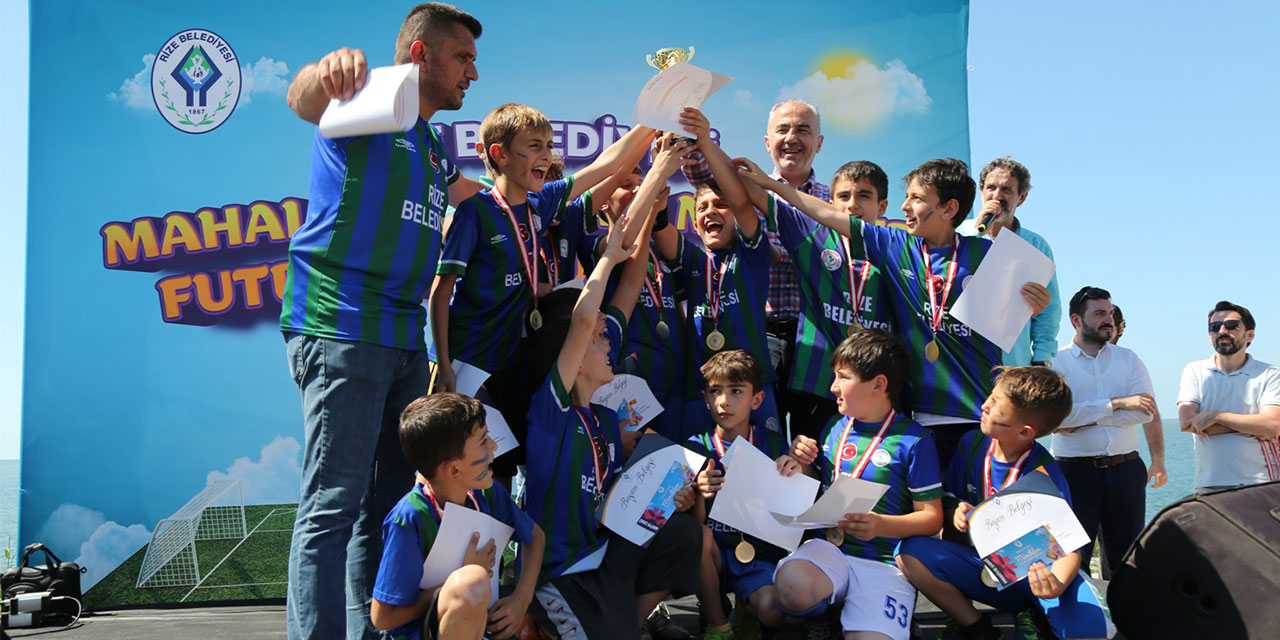 Rize Belediyesi Mahalleler Çocuk Futbol Turnuvası ve Şöleni Tamamlandı