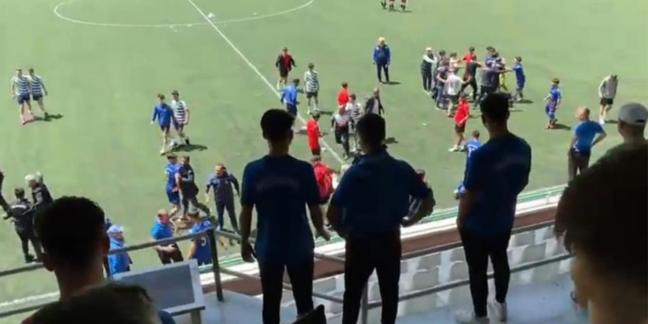 Rize - Trabzon U17 Maçında Kavga Çıktı