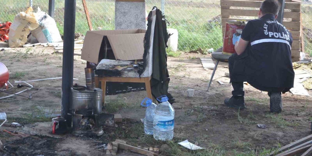 Semaverde Çay Demlemek İçin Tiner Döktü, Patlamada Yaralandı