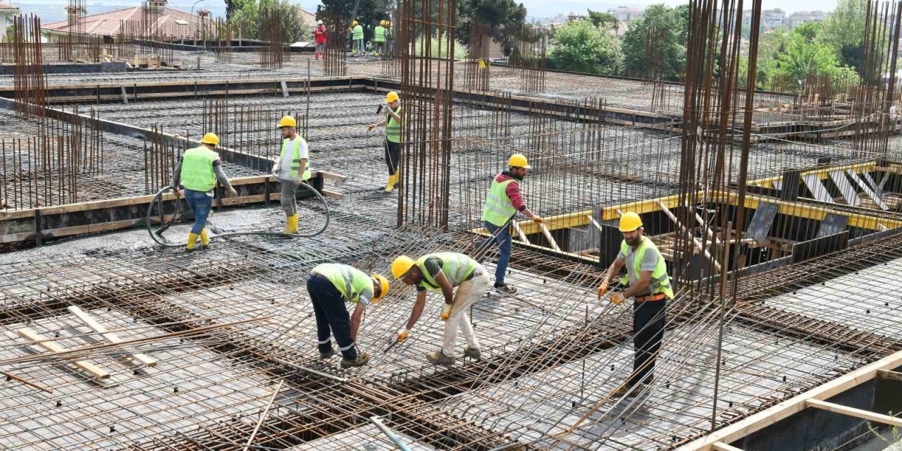 Esenyurt Belediye Başkanı Özer, Yarım Kalan Projeleri Tamamlıyor