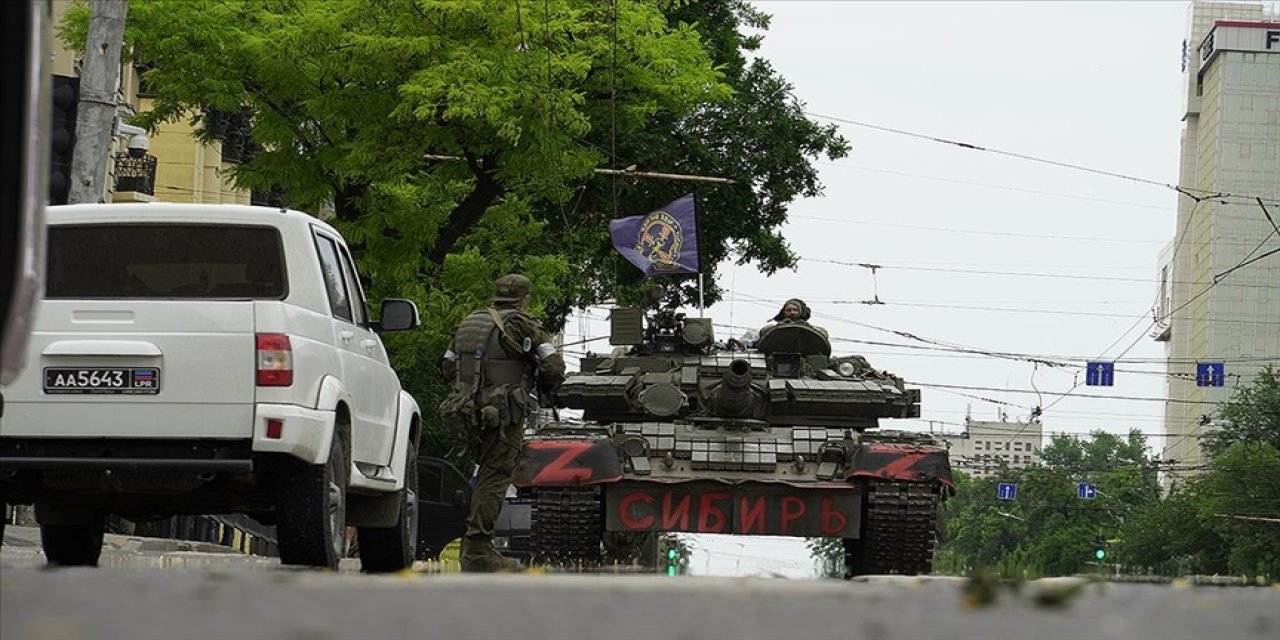 Wagner'in kurucusu Prigojin: Konvoylarımızı geri çeviriyor ve saha kamplarına dönüyoruz