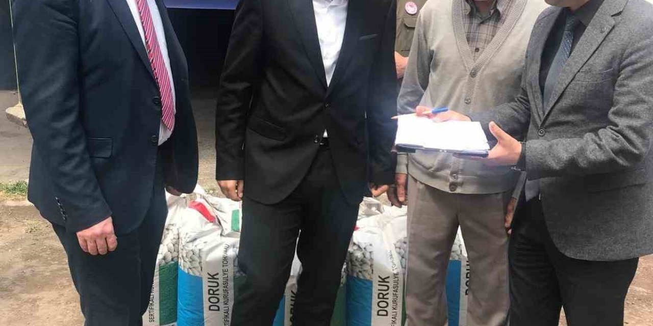 Güroymak’ta 23 Çiftçiye Kuru Fasulye Tohumu Dağıtıldı