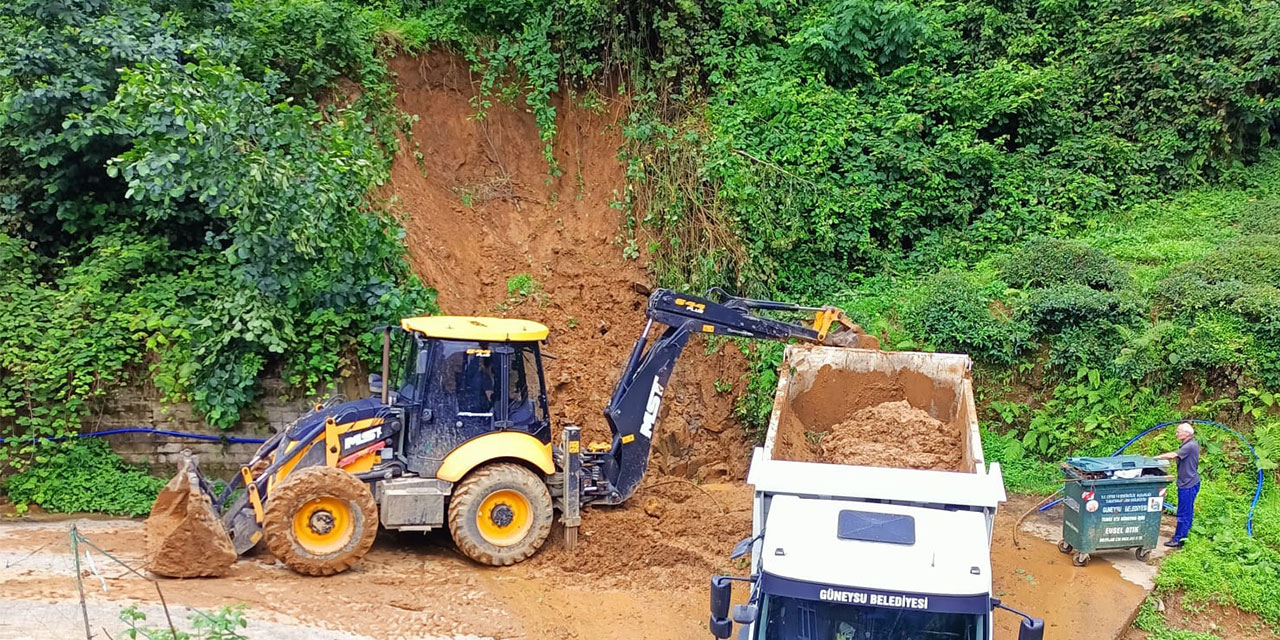 Güneysu’da heyelan kaldırma çalışmaları