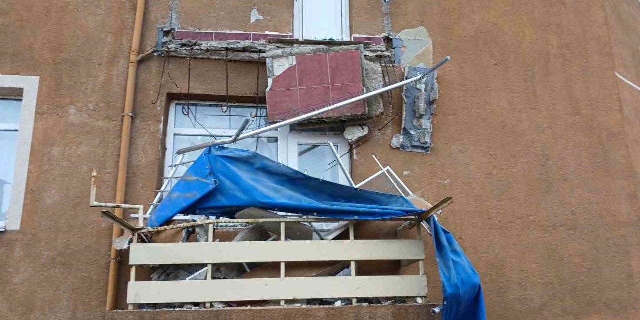 Avcılar’da Balkonu Çöken 6 Katlı Binanın Tahliyesine Karar Verildi