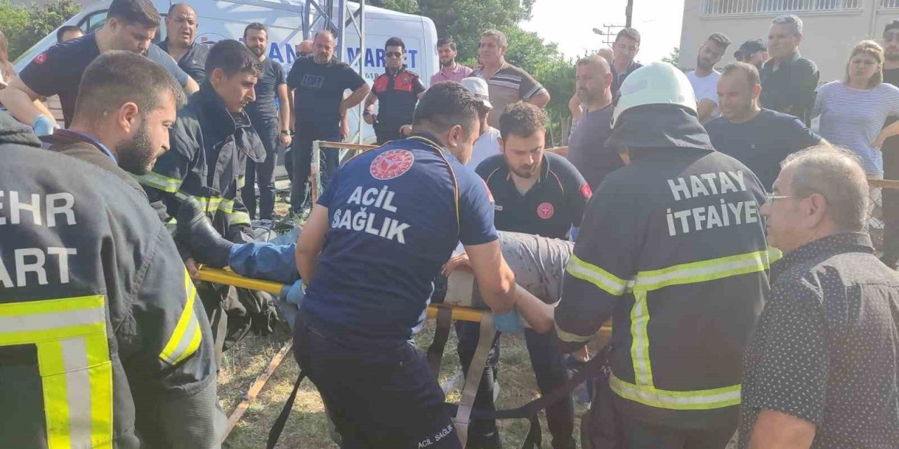 Hatay’da Panelvan İle Otomobil Çarpıştı: 4 Kişi Yaralandı