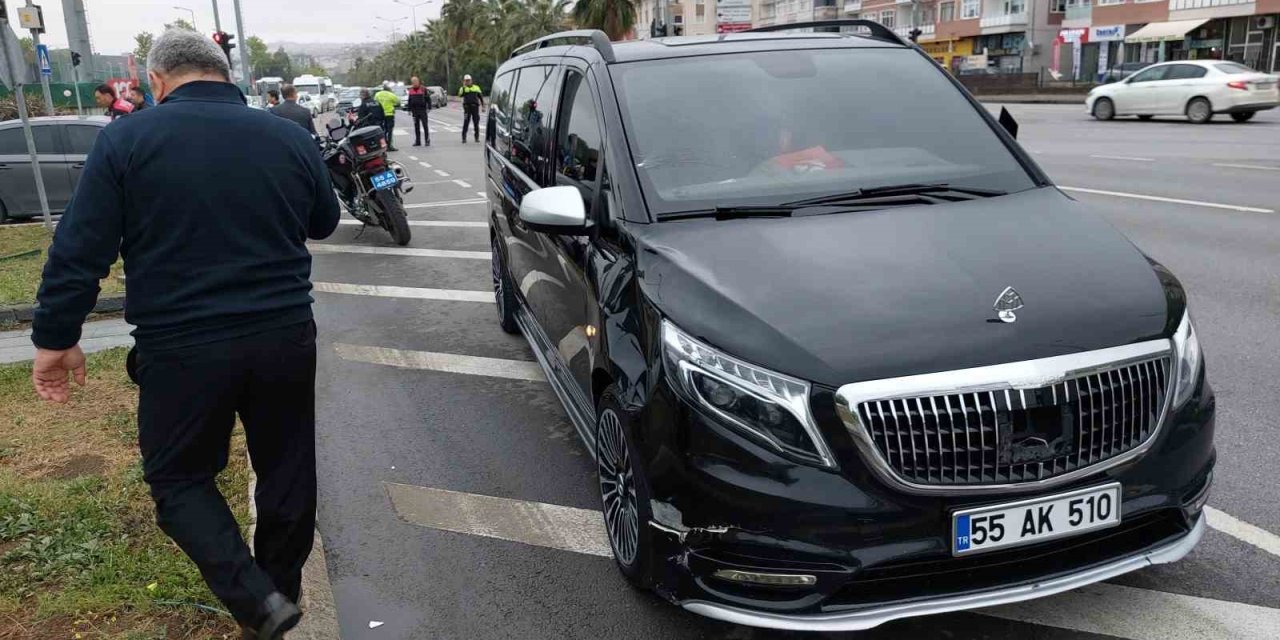 Ak Parti Samsun İl Başkanı’nın Makam Aracı Yayalara Çarptı: 2 Yaralı