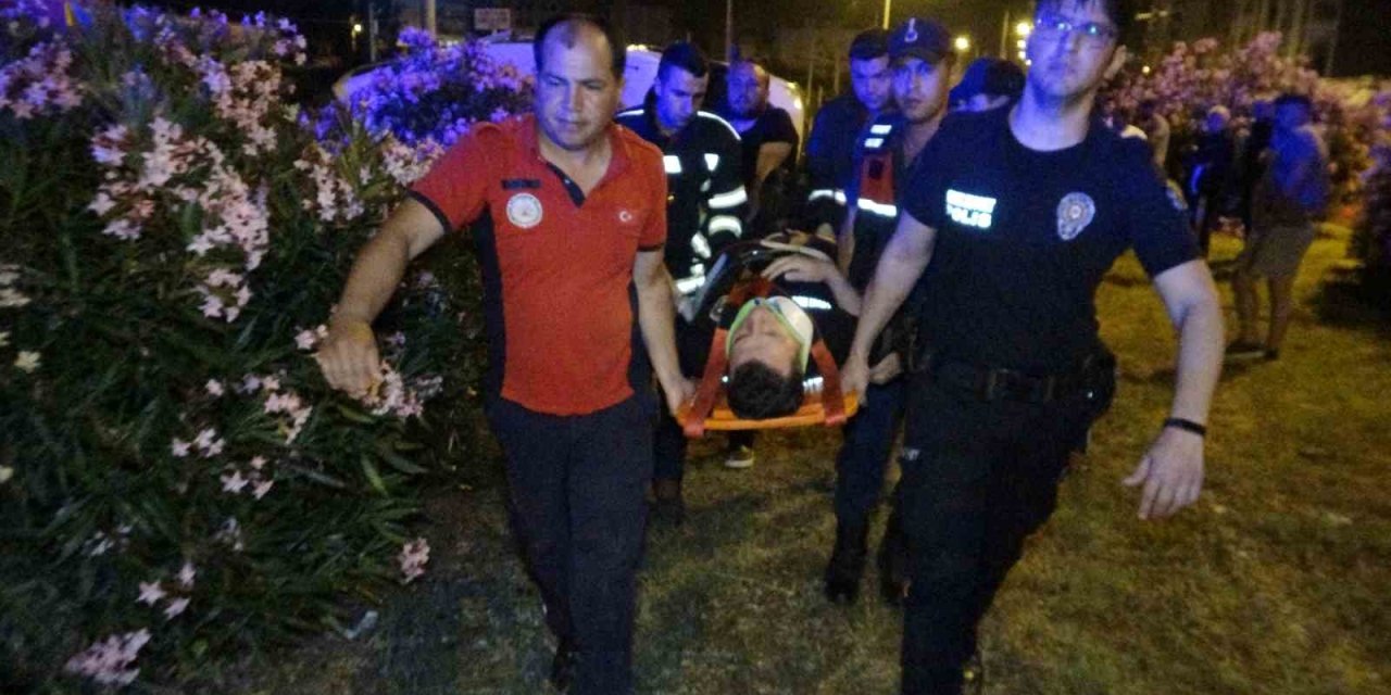 Mersin’de Polis Minibüsü Kaza Yaptı: 1 Polis Memuru Yaralı