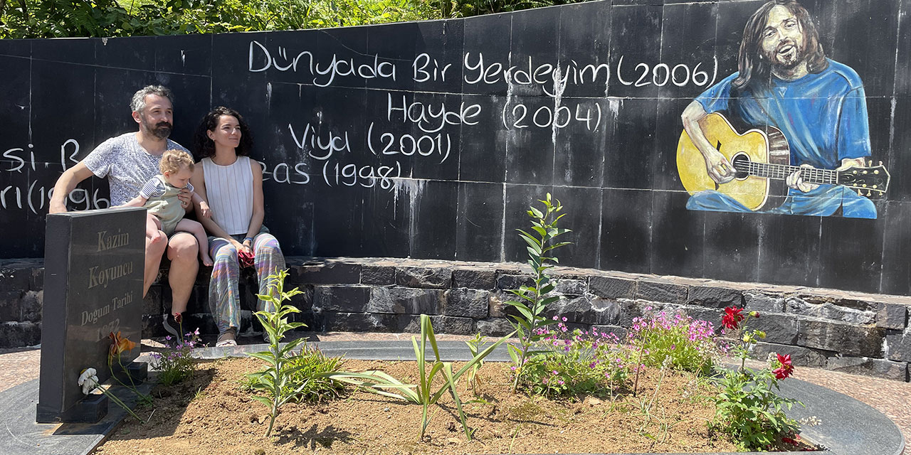 Sanatçı Kazım Koyuncu vefatının 18. yılında Artvin'deki mezarı başında anıldı