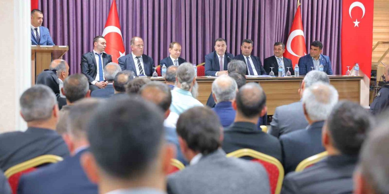 Vali Eldivan Muhtarlarla Bir Araya Geldi