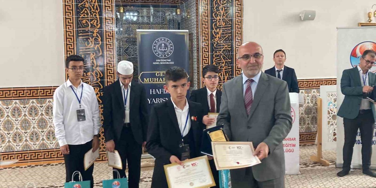 Dereceye Girenler Ödüllerini Aldı