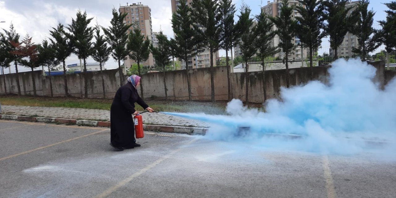 Vatandaşlar Yangına Müdahaleyi Öğrendi