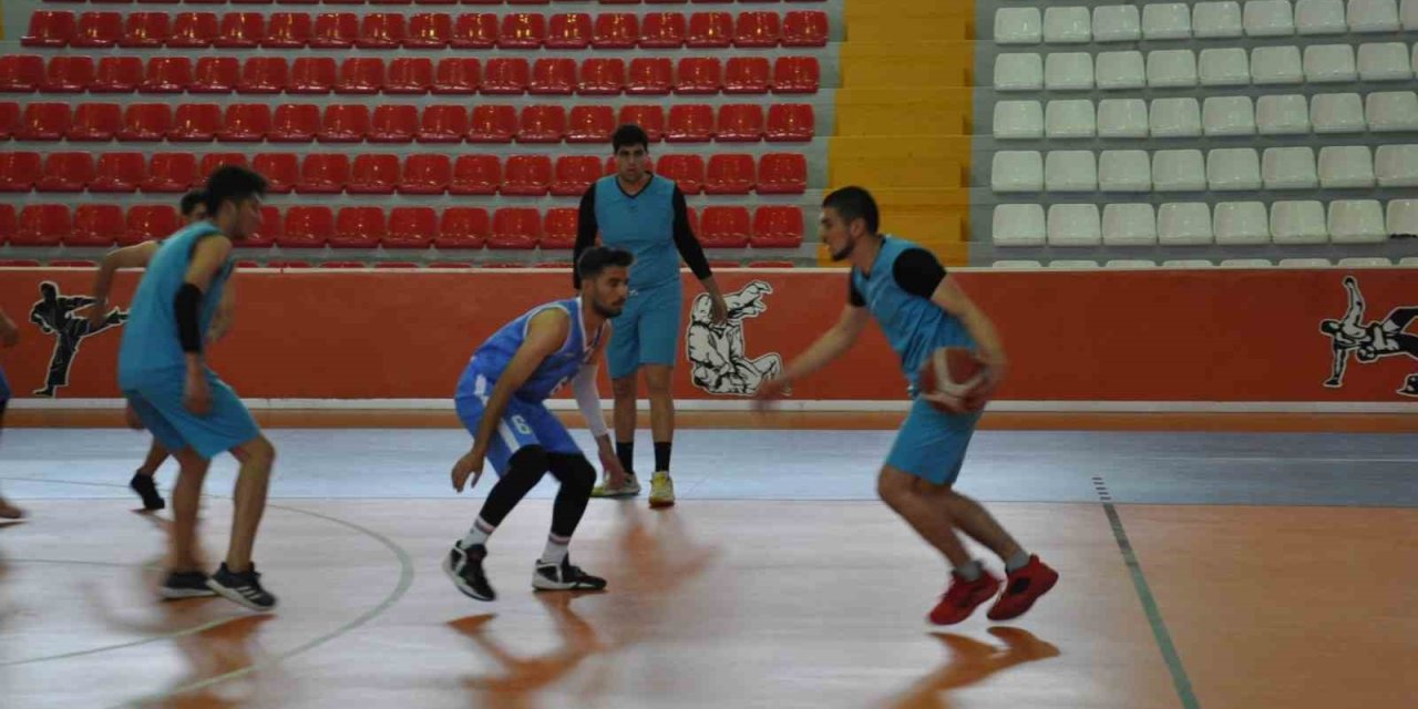 Kars’ta İller Arası Basketbol Turnuvası Nefesleri Kesiyor