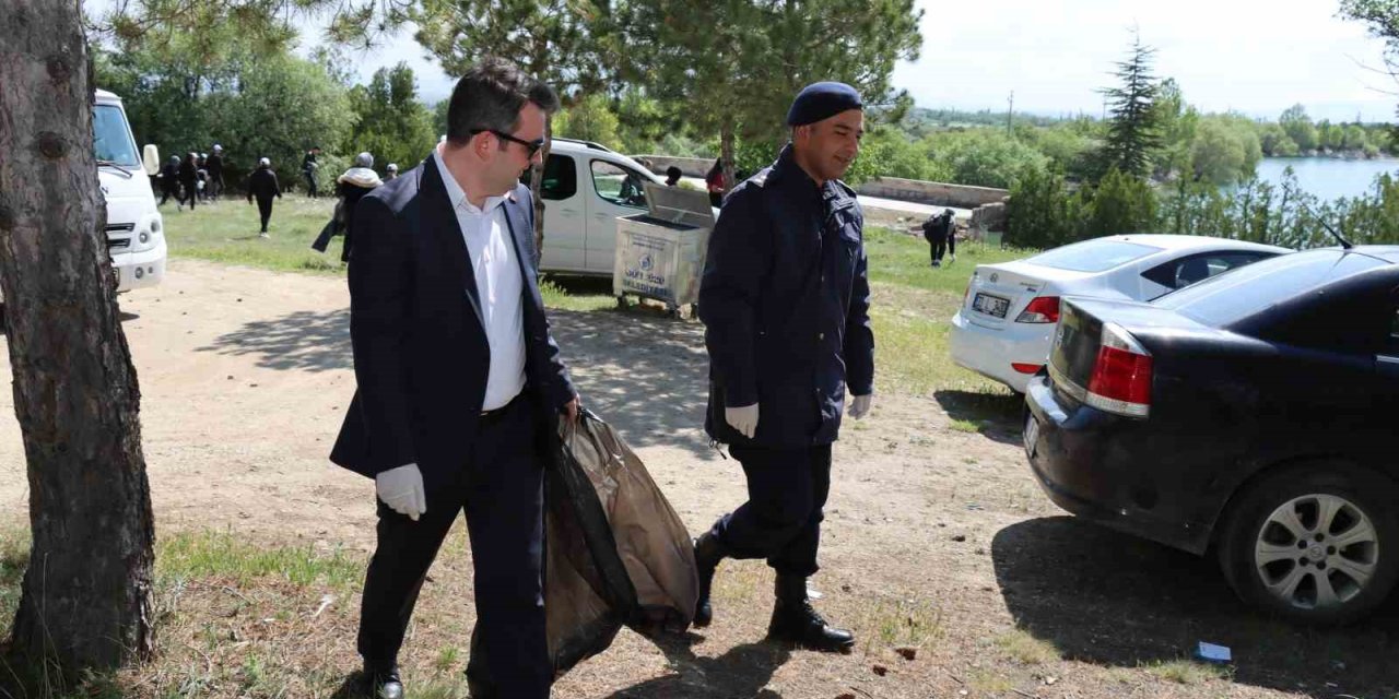 Günyüzü’ndeki Ormanlık Alanda Mıntıka Temizliği Yapıldı