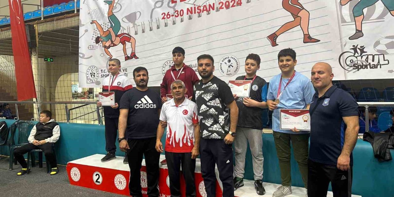 Berat Alkan Güreşte Türkiye Şampiyonu