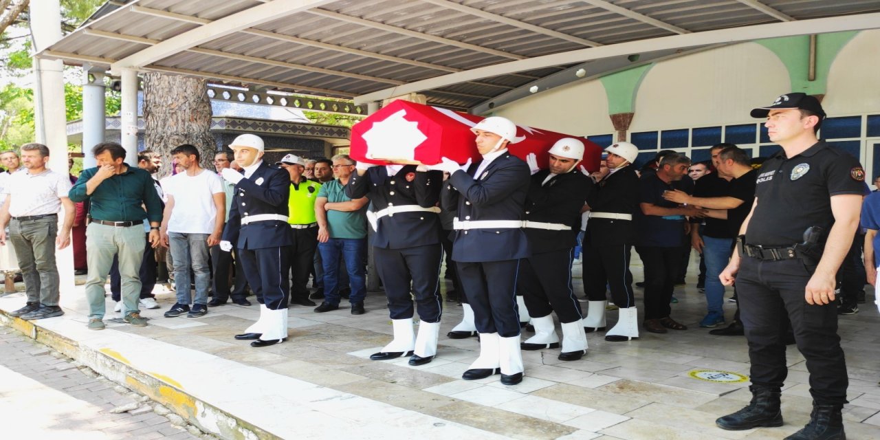 Kazadan 8 yıl sonra hayatını kaybeden polis, son yolculuğuna uğurlandı