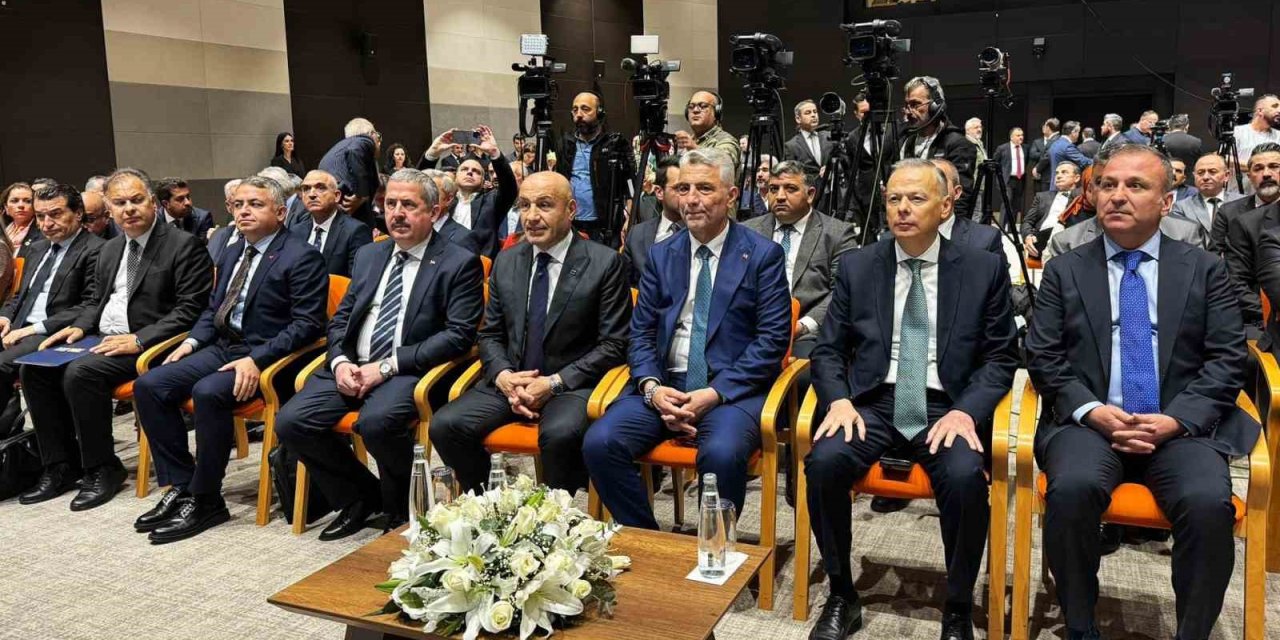 Dış Ticaret Açığı Yılın İlk 4 Ayında Yüzde 30,5 Azaldı