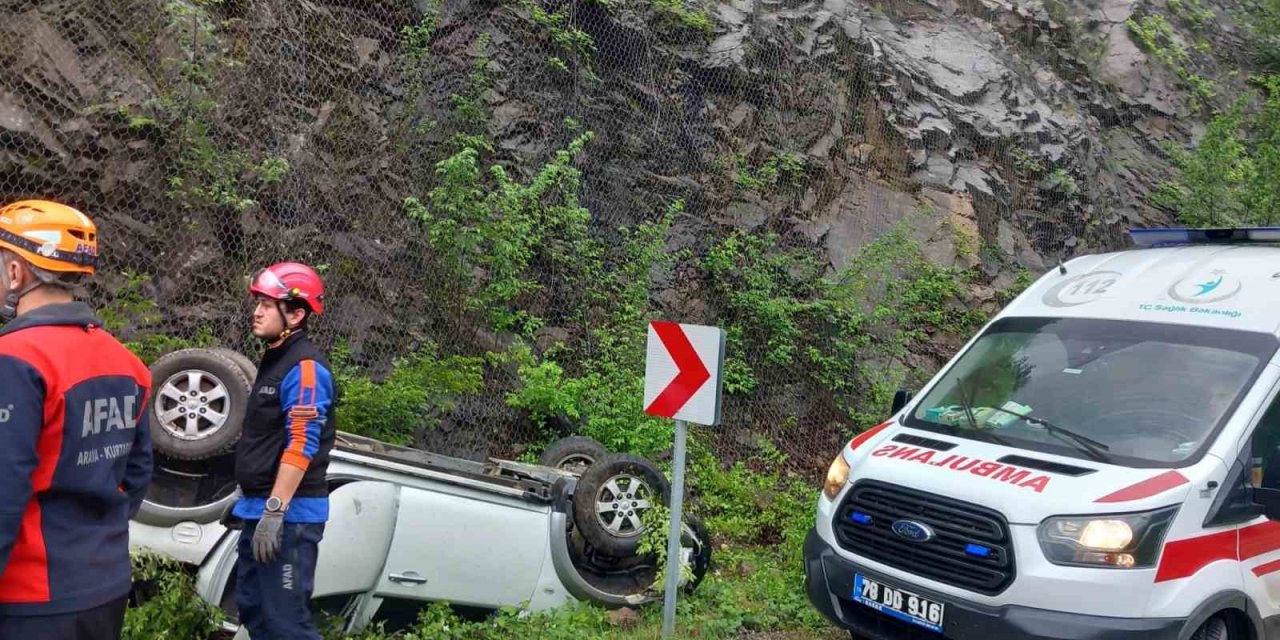 Yoldan Çıkan Otomobil Takla Attı: 2 Yaralı