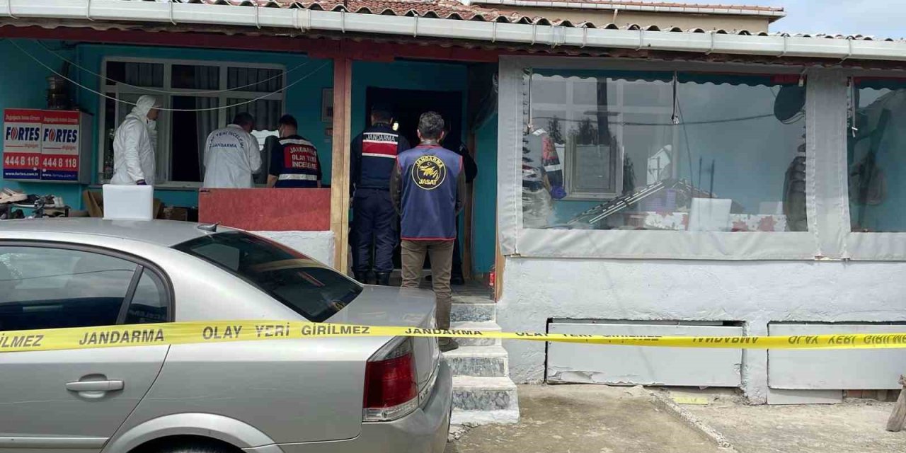 Silivri’de Kan Donduran Cinayet: Babasını Boğazından Bıçaklayarak Öldürdü
