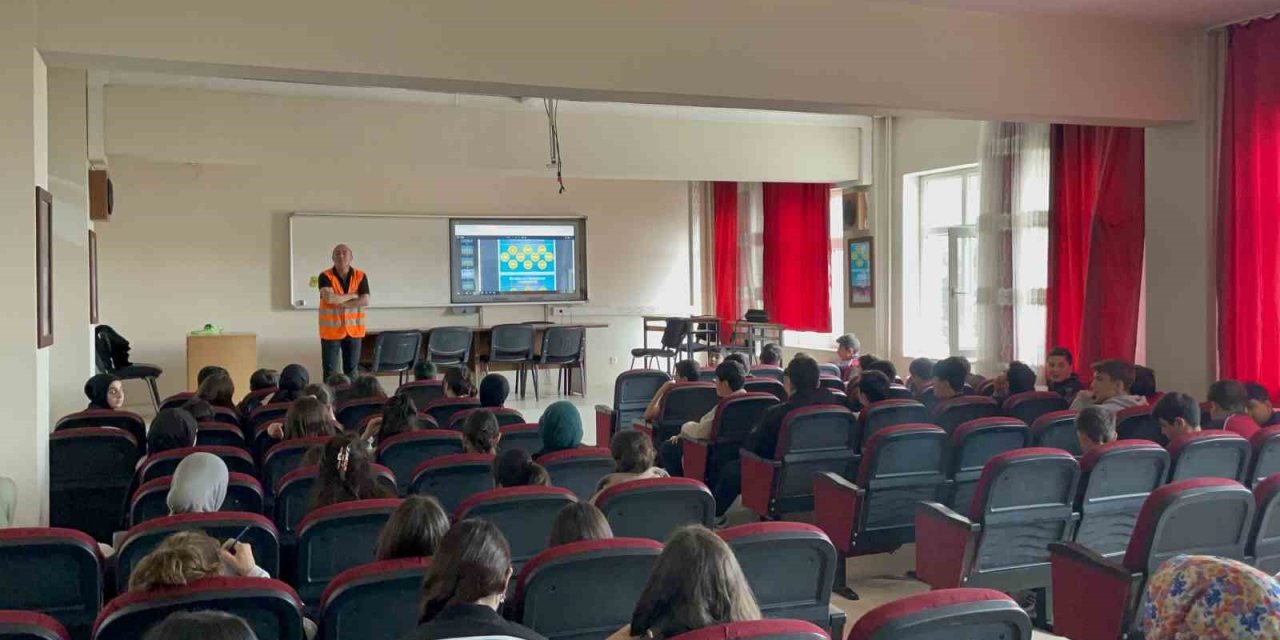 Tatvan’da Öğrencilere “Hayvan Sevgisi” Aşılanıyor