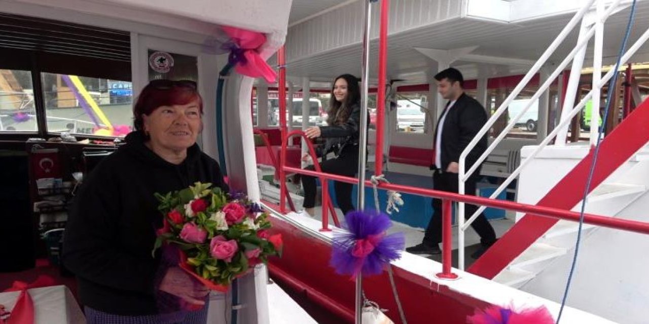 Deniz Üstünde Sürpriz Evlilik Teklifi