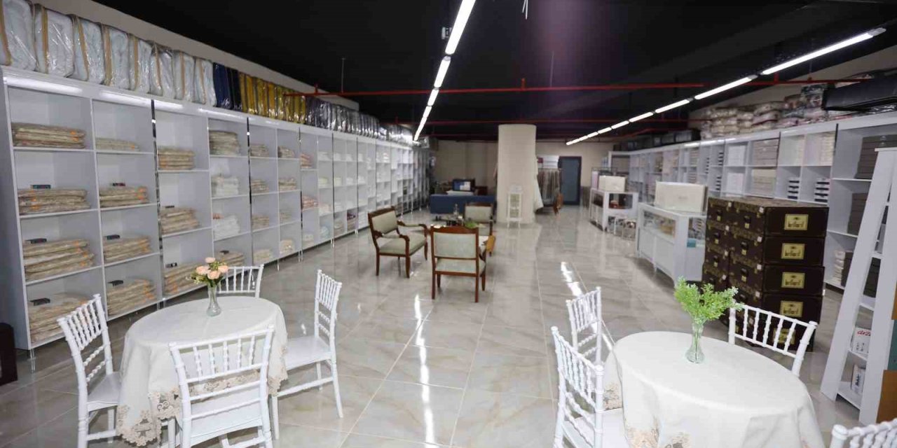 Esenler’de İhtiyaç Sahibi Kızların Çeyizleri Belediye’den