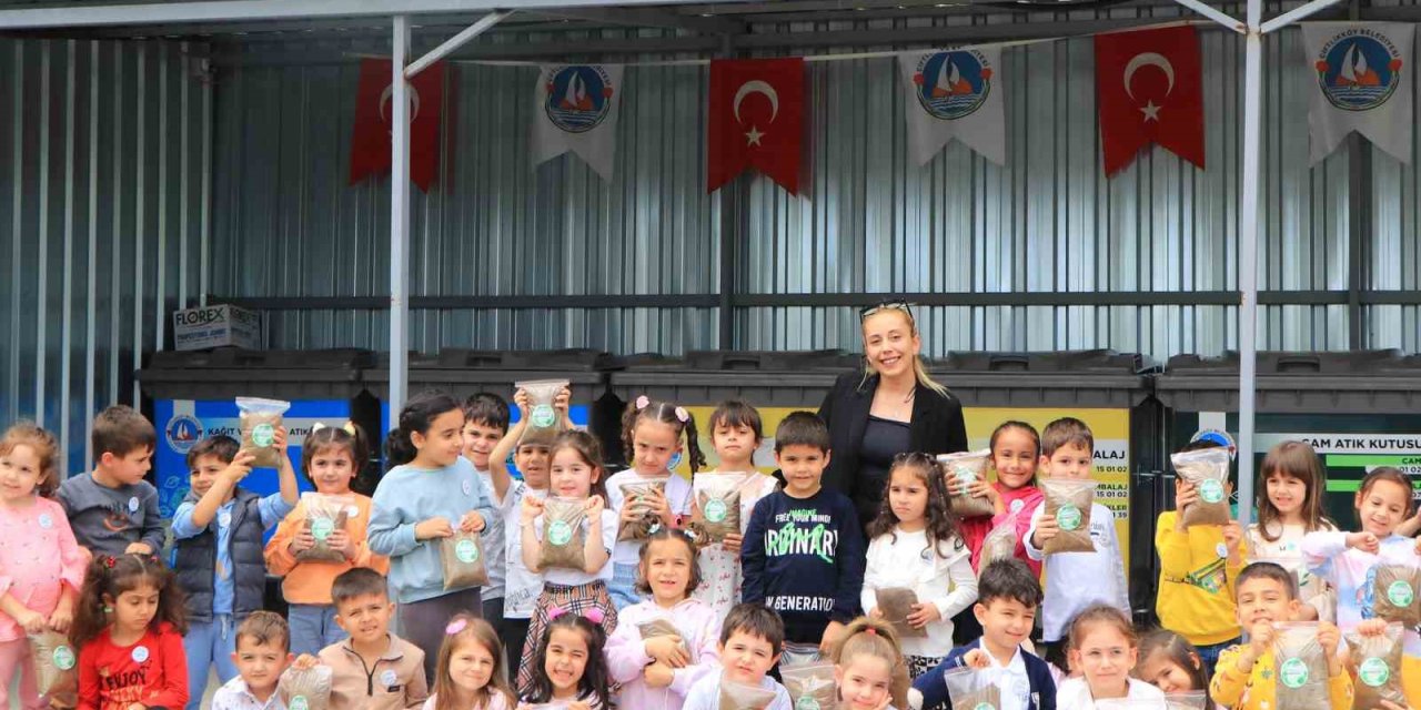 Çiftlikköy’de Minikler Çevre Müfettişi Oldu