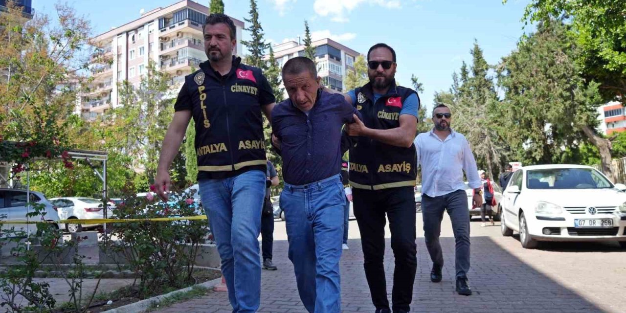 Huzurevinde 2 Kişiyi Meyve Bıçağıyla Öldüren Katil Zanlısı: "Başımı Eğmenize Gerek Yok"
