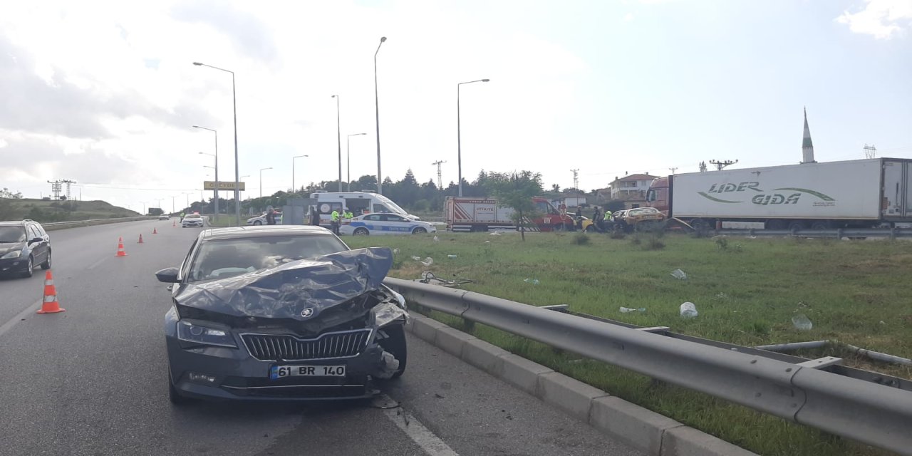 Çorum'da iki ayrı trafik kazasında 8 kişi yaralandı