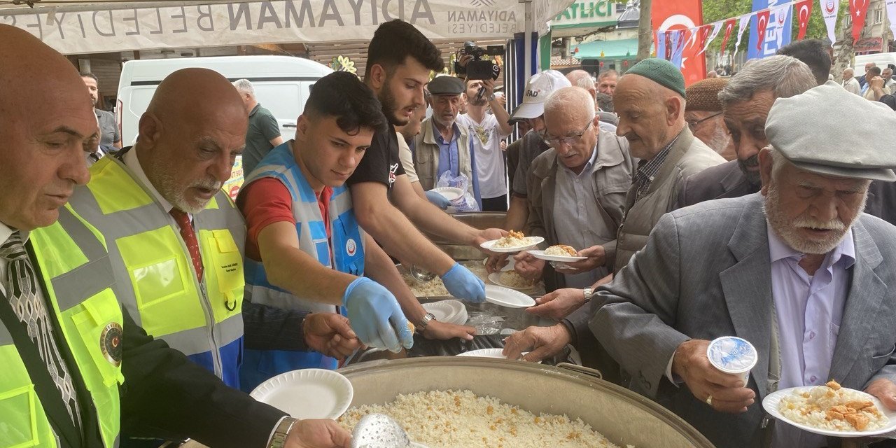 Türkçülük Günü’nde Pilav Dağıtıldı