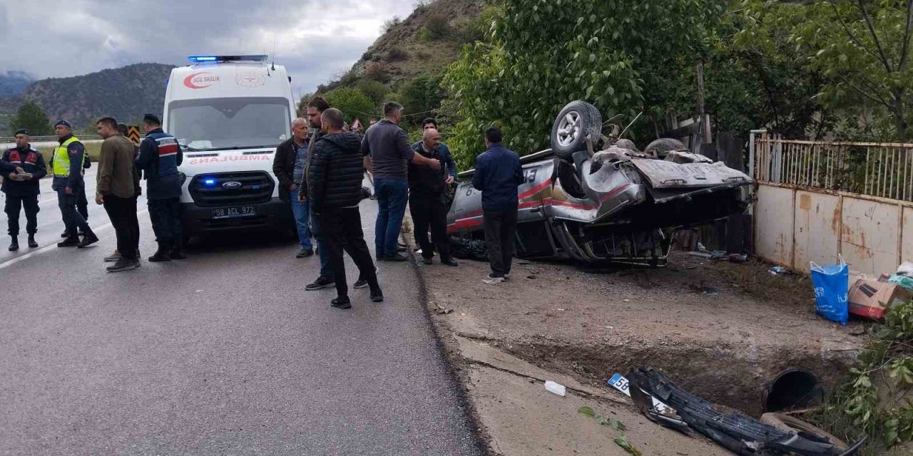 Kontrolden Çıkan Pikap Devrildi: 5 Yaralı