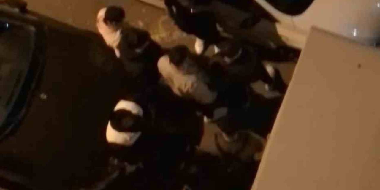 Beyoğlu’nda 15 Yaşındaki Ehliyetsiz Sürücü Polise Yakalanınca Ortalık Karıştı: Polis Havaya Ateş Açtı