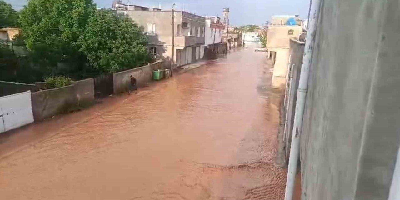 Şanlıurfa’da Dolu Ve Yağmur Kırsal Mahalleleri Göle Çevirdi