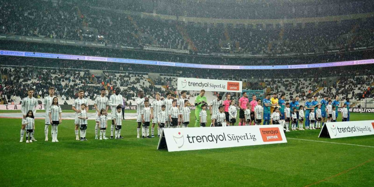 Trendyol Süper Lig: Beşiktaş: 1 - Çaykur Rizespor: 1 (Maç Devam Ediyor)