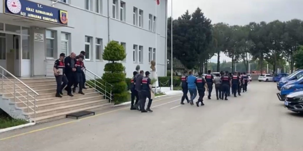 İzmir’de Bin 46 Düzensiz Göçmen Yurt Dışına Kaçmaya Çalışırken Yakalandı