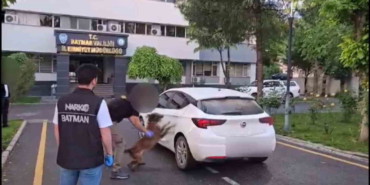 Durdurulan Otomobilden 2 Çuval Esrar Çıktı