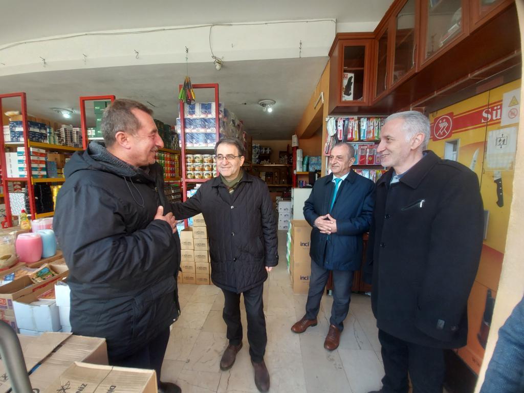 Saltuk Deniz, Sahada Vatandaşı Dinliyor