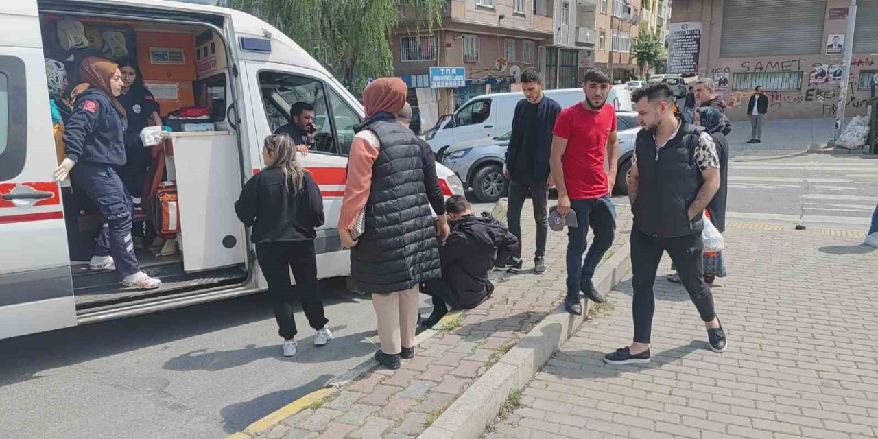 Sultangazi’de Kaldırımda Yürüyen Gence Bıçaklı Saldırı