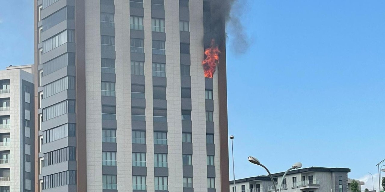 Lüks Sitede Çıkan Yangın Korku Ve Paniğe Yol Açtı